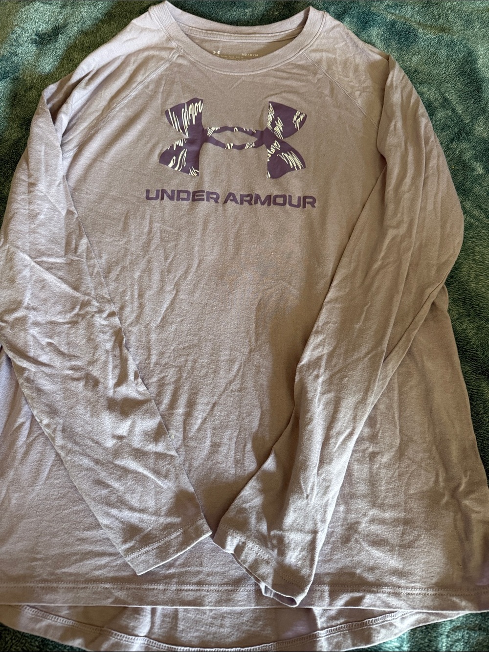 Under Armour women’s Long Sleeve Shirt in light purple  with  dark Purple Logo